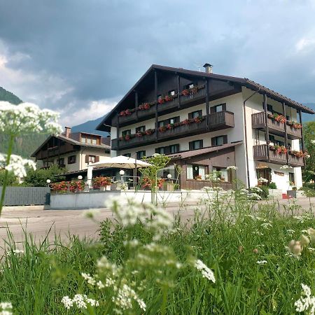 Hotel Ferrari Pinzolo Esterno foto