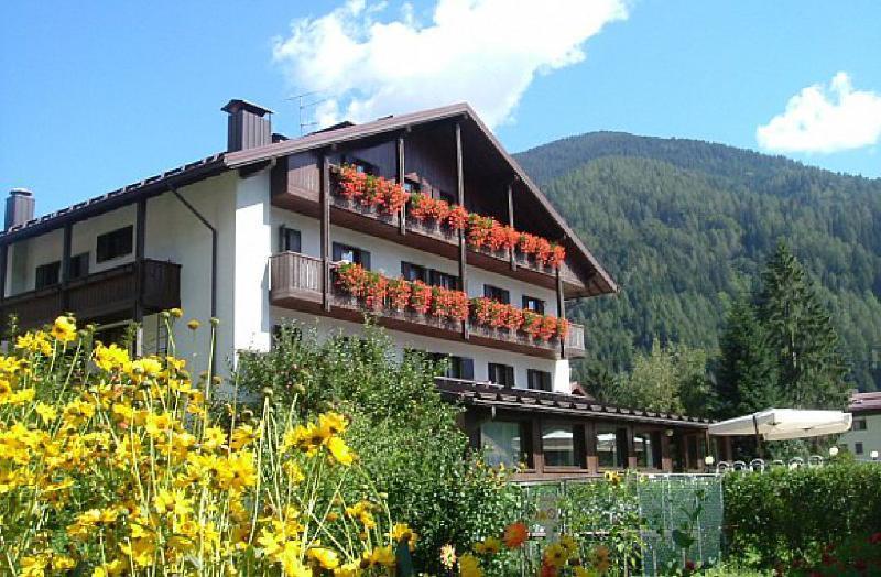 Hotel Ferrari Pinzolo Esterno foto