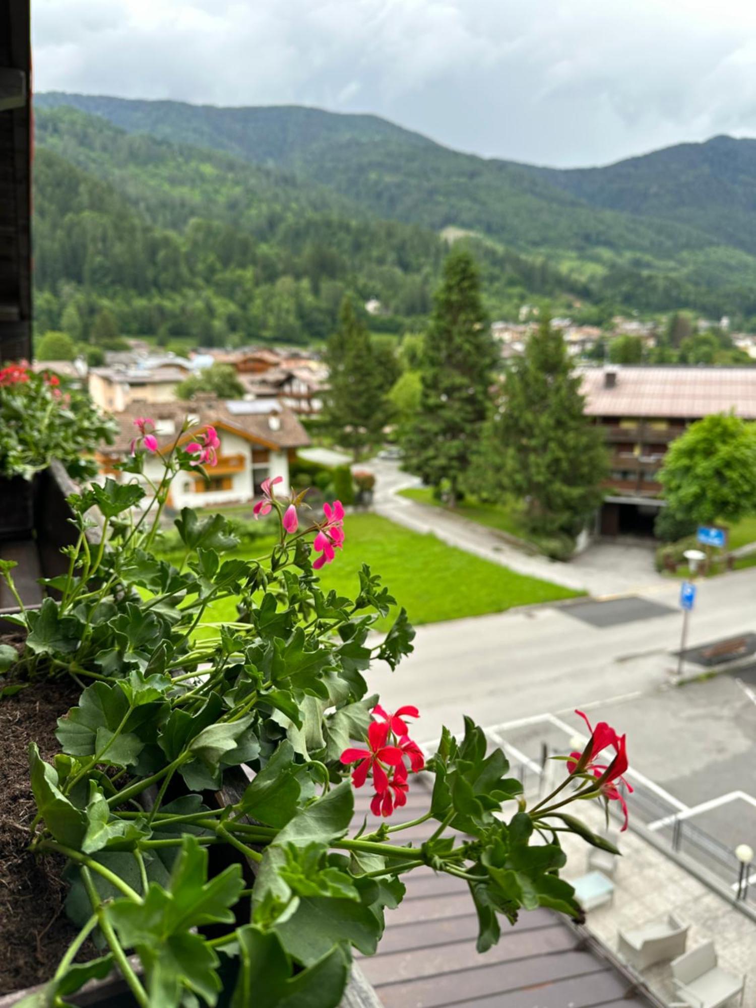 Hotel Ferrari Pinzolo Esterno foto